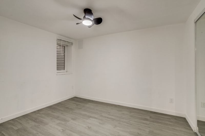 11646 Lincoln St - Photo 7 of 11