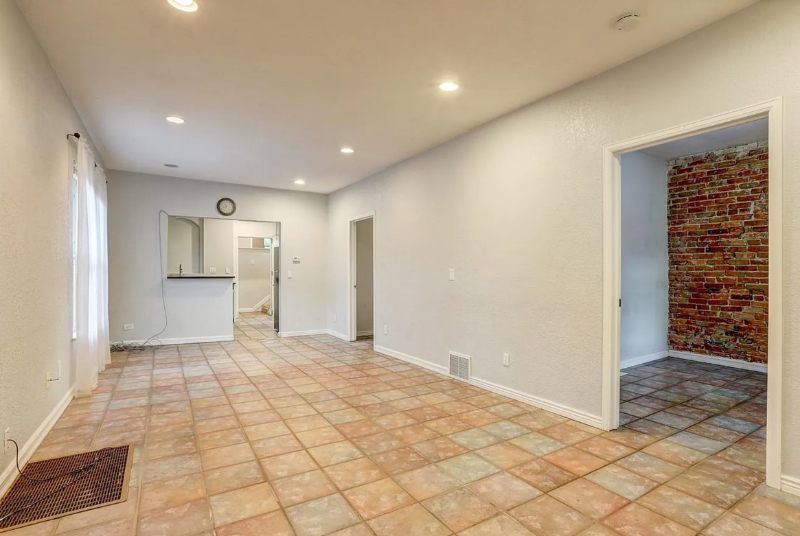 2231 Federal Blvd - Photo 3 of 15