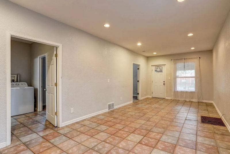 2231 Federal Blvd - Photo 4 of 15