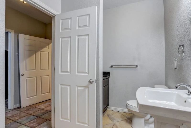 2231 Federal Blvd - Photo 7 of 15