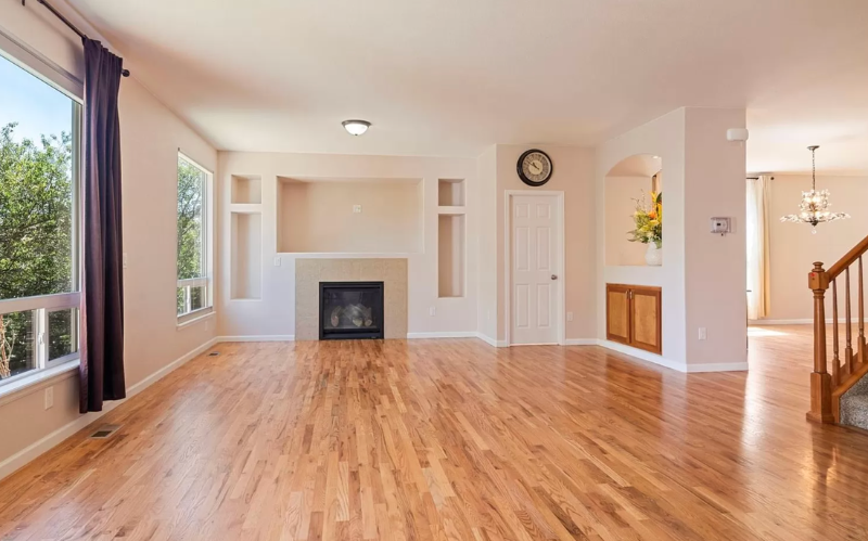 1395 E 100th Ln - Photo 2 of 8