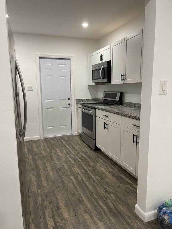 837 Nw 41st St #A - Photo 2 of 9