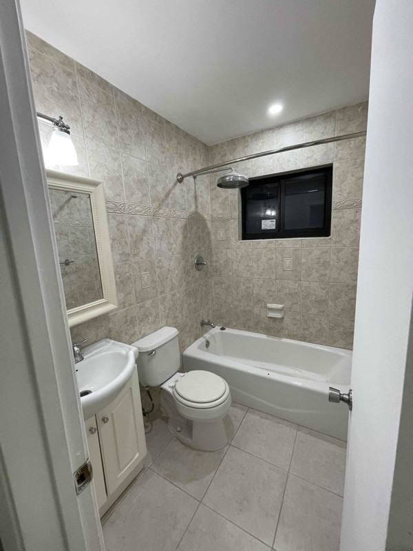 837 Nw 41st St #A - Photo 6 of 9