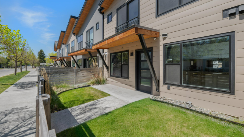 1010 E 7th St #E - Photo 2 of 20