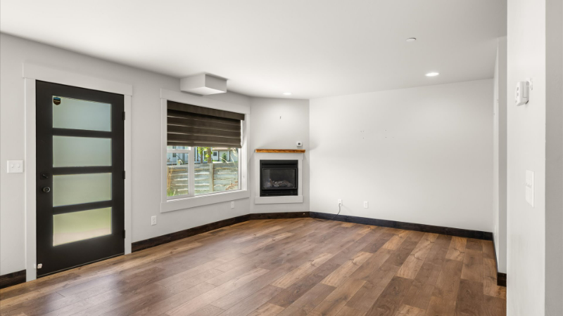 1010 E 7th St #E - Photo 3 of 20