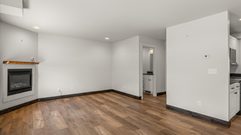 1010 E 7th St #E - Photo 4 of 20