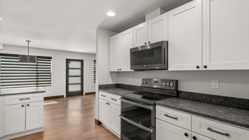 1010 E 7th St #E - Photo 6 of 20