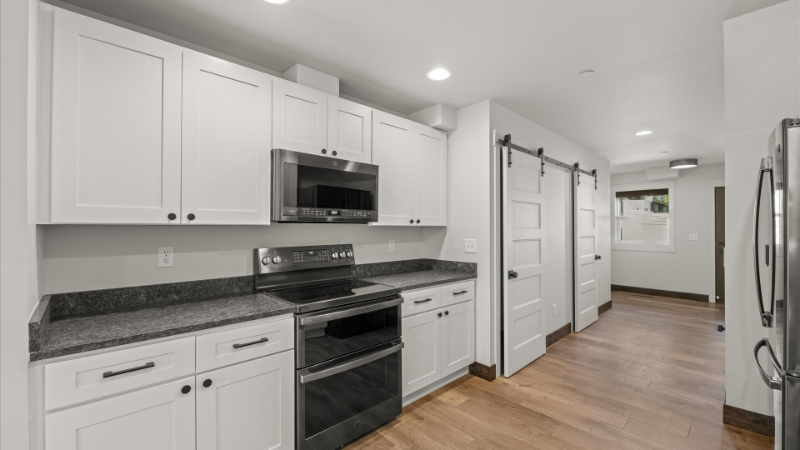 1010 E 7th St #E - Photo 7 of 20