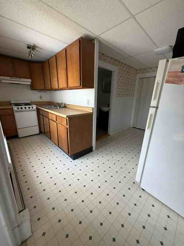 399 Center St #4 - Photo 4 of 9