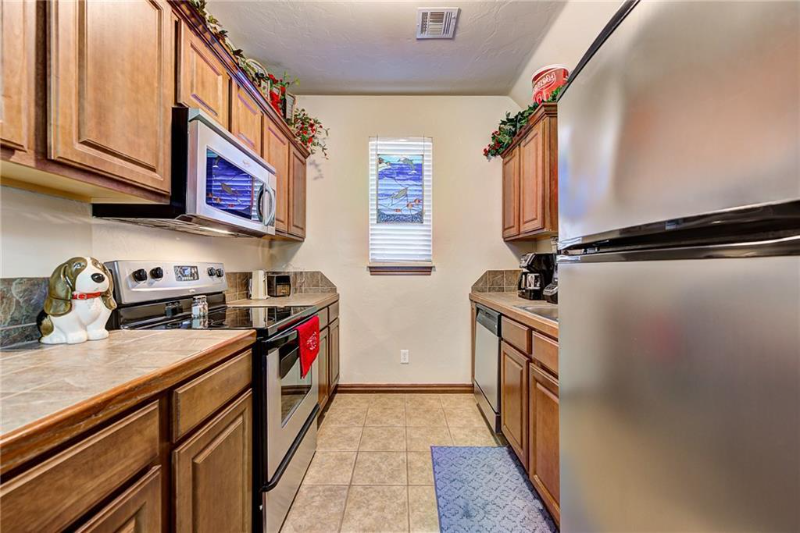 1812 Alameda St - Photo 3 of 18