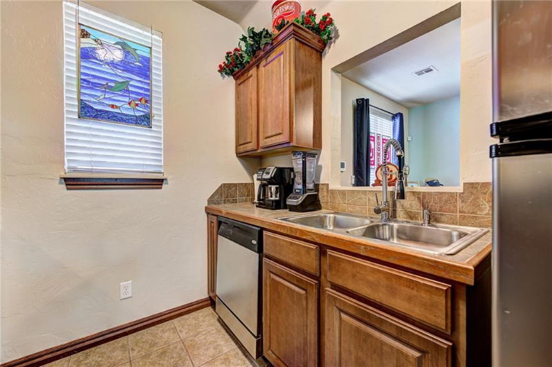 1812 Alameda St - Photo 5 of 18