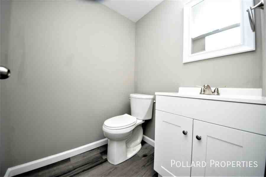 1060 Arlington Way - Photo 7 of 34