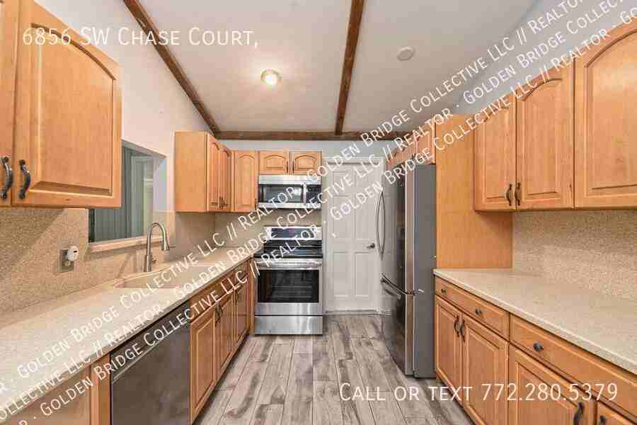 6856 Sw Chase Ct - Photo 2 of 10