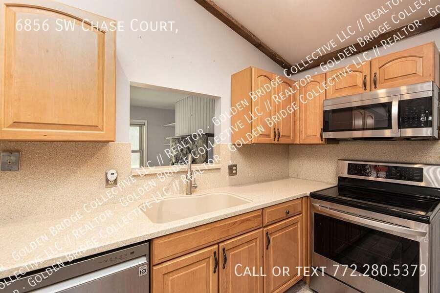 6856 Sw Chase Ct - Photo 3 of 10