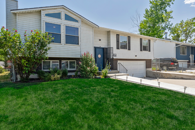 832 N Morton Dr - Photo 2 of 16