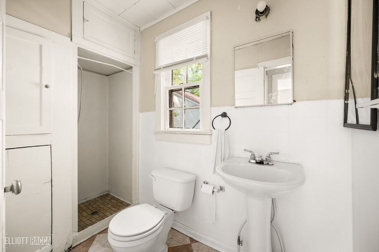 2404 Orange St - Photo 3 of 21