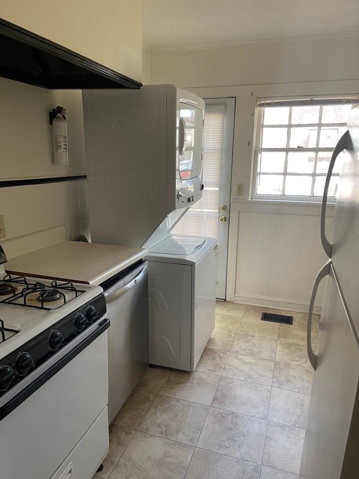 335 Boulevard St - Photo 6 of 8