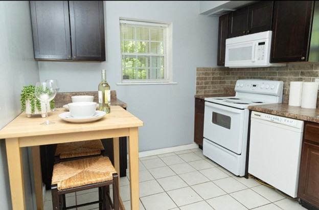 ANDREWS & - Photo 6 of 19