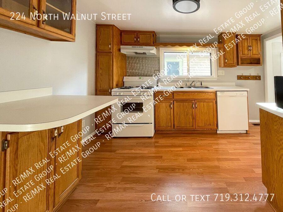 224 N Walnut St - Photo 6 of 21
