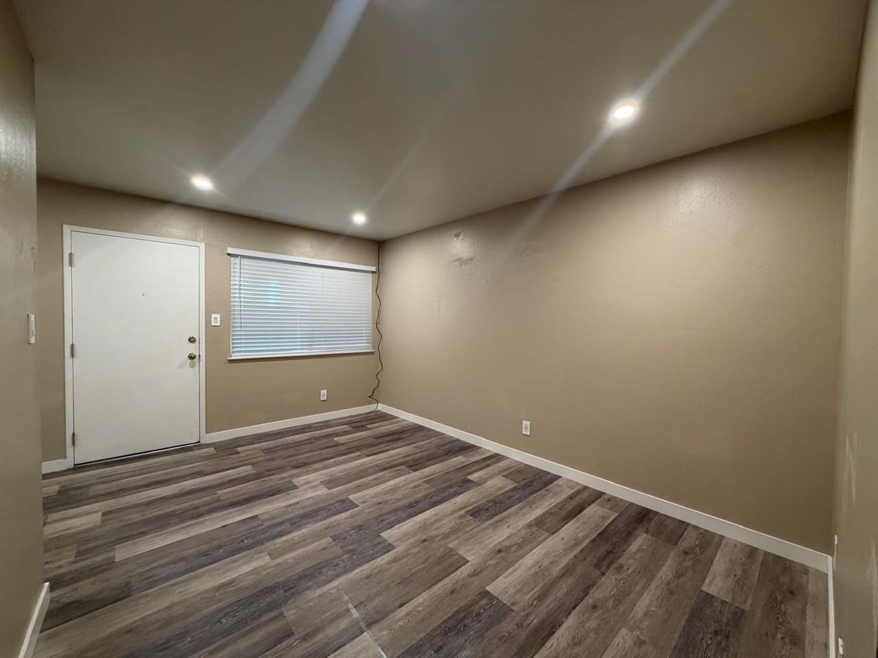 477 Jean St #B - Photo 3 of 11