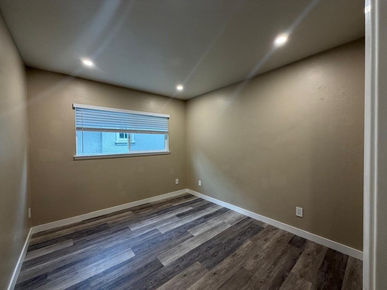 477 Jean St #B - Photo 5 of 11