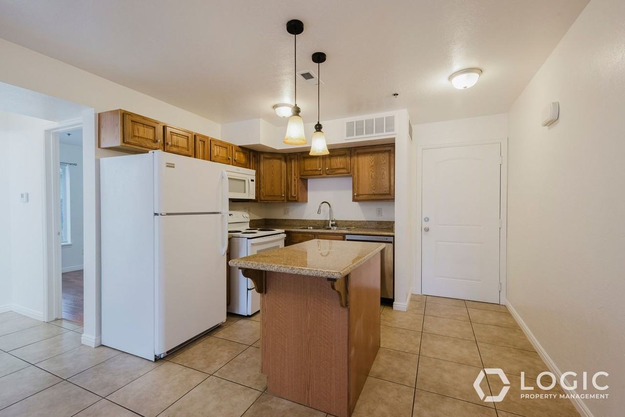 1044 E 400 S #405A - Photo 6 of 21