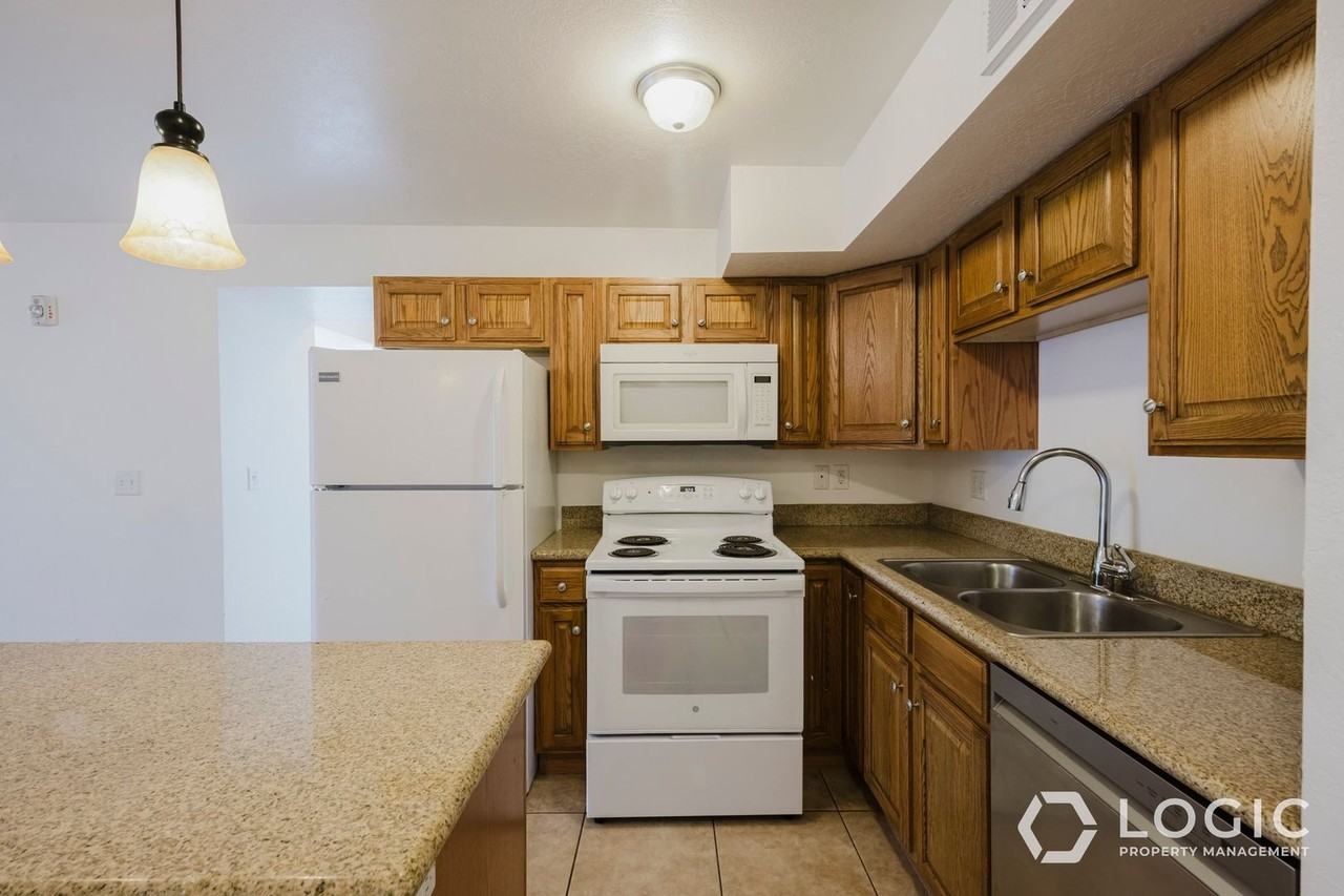 1044 E 400 S #405A - Photo 7 of 21