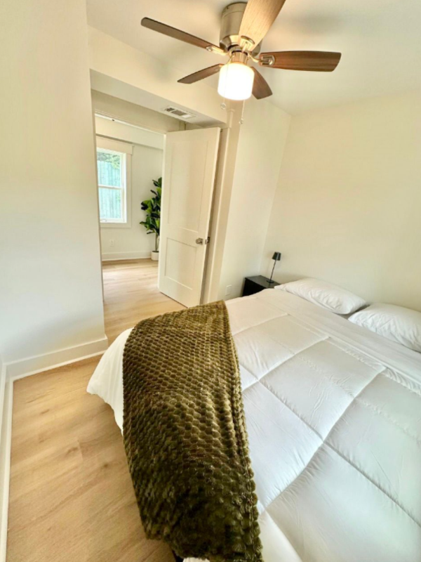 1313 Live Oak St #B - Photo 2 of 14