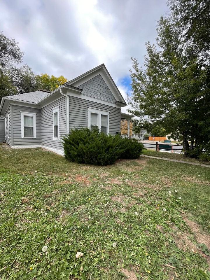 402 W Dale St - Photo 3 of 20