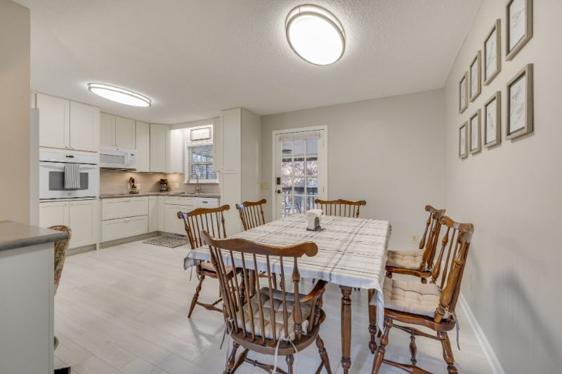 5013 Emerald Dr - Photo 3 of 17