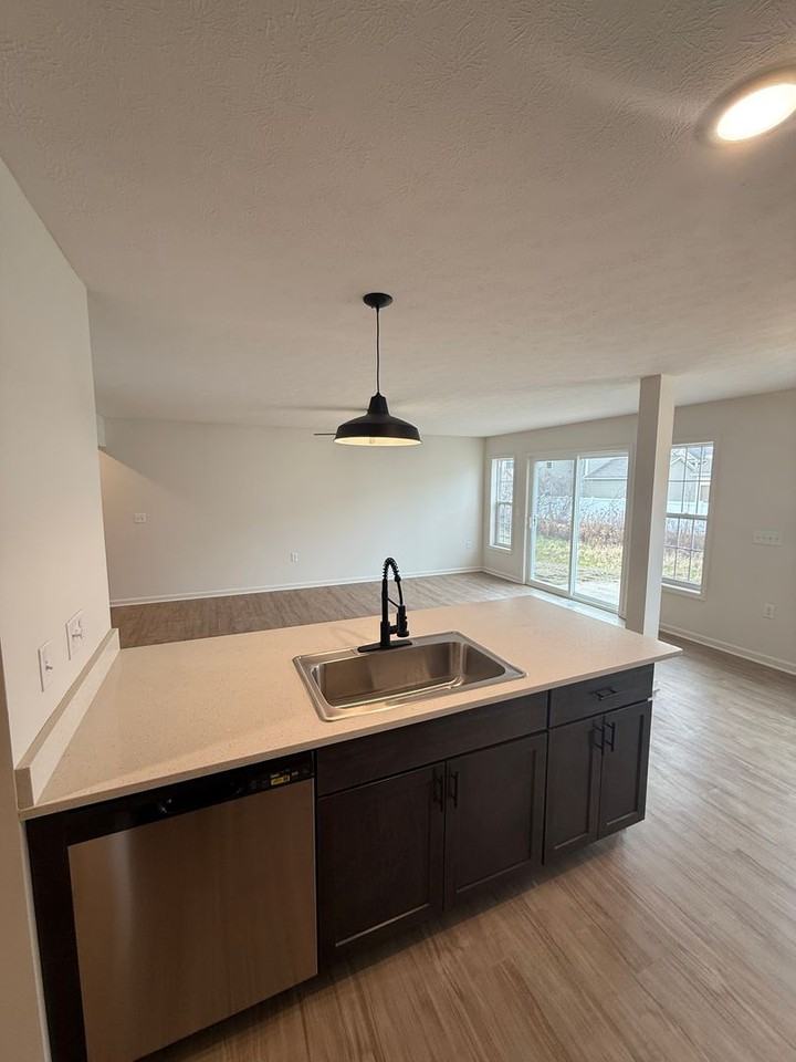 65 Arthurian Way - Photo 3 of 15