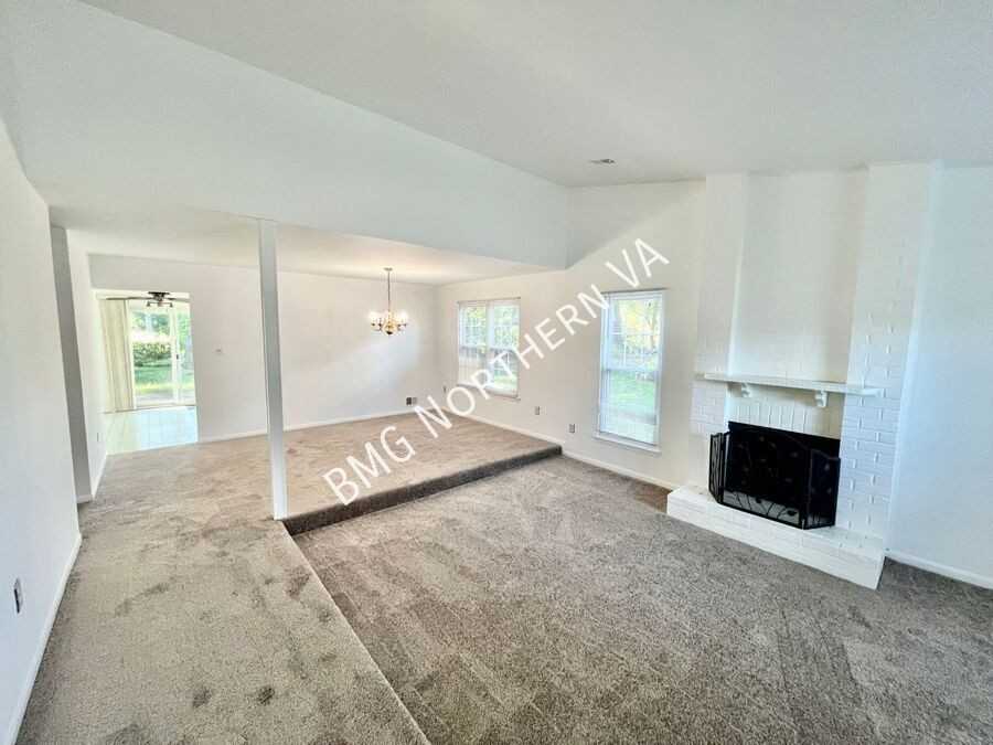 1724 Fantasia Cir - Photo 4 of 18