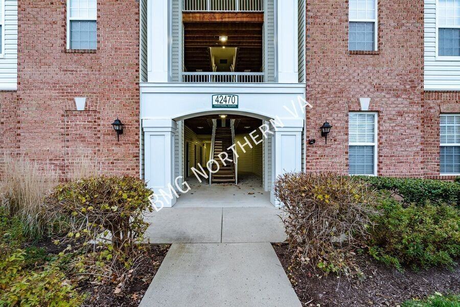 42470 Pennyroyal Sq #302 - Photo 2 of 24