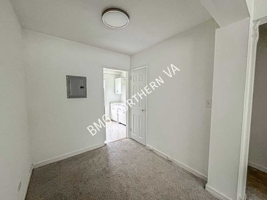 214 N George Mason Dr #214-1 - Photo 5 of 14