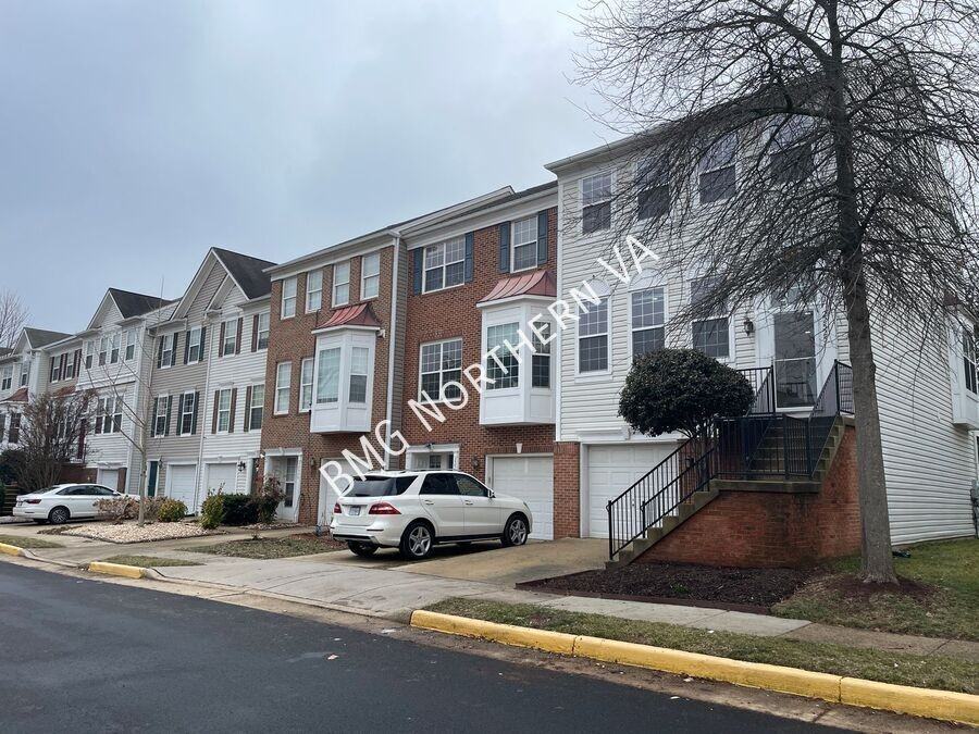 22525 Maison Carree Sq - Photo 4 of 50