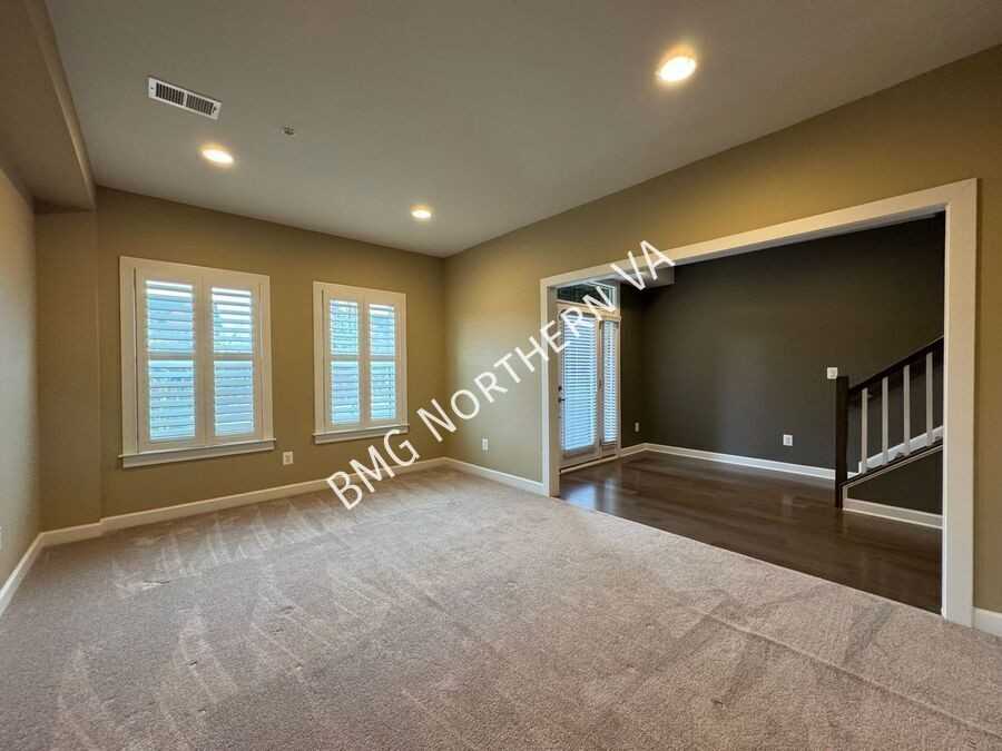 43339 Stadium Ter - Photo 3 of 43