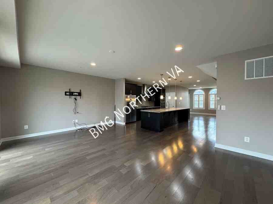 43339 Stadium Ter - Photo 5 of 43