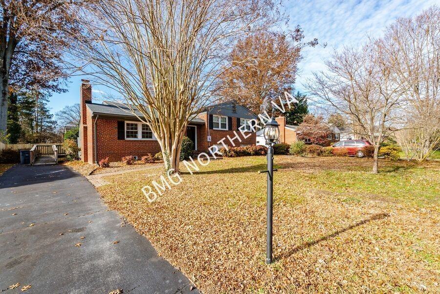 7736 Midday Ln - Photo 2 of 32