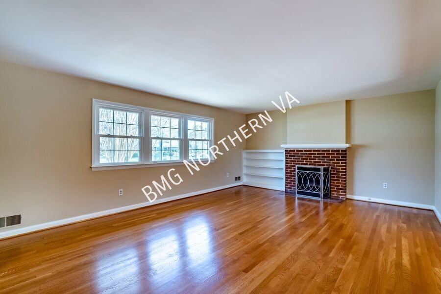 7736 Midday Ln - Photo 3 of 32