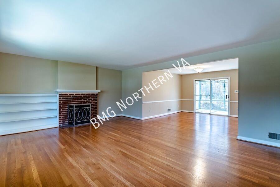 7736 Midday Ln - Photo 4 of 32