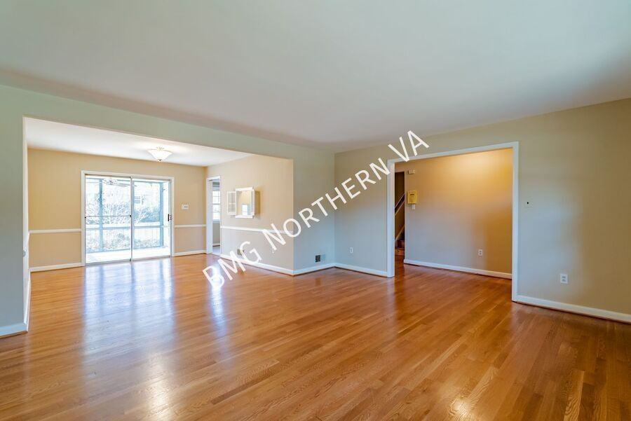 7736 Midday Ln - Photo 5 of 32