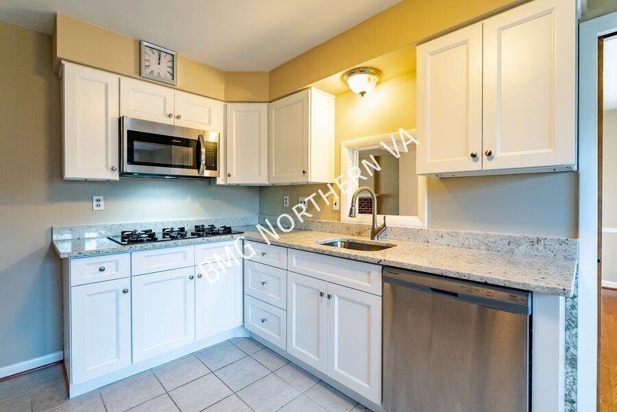 7736 Midday Ln - Photo 6 of 32