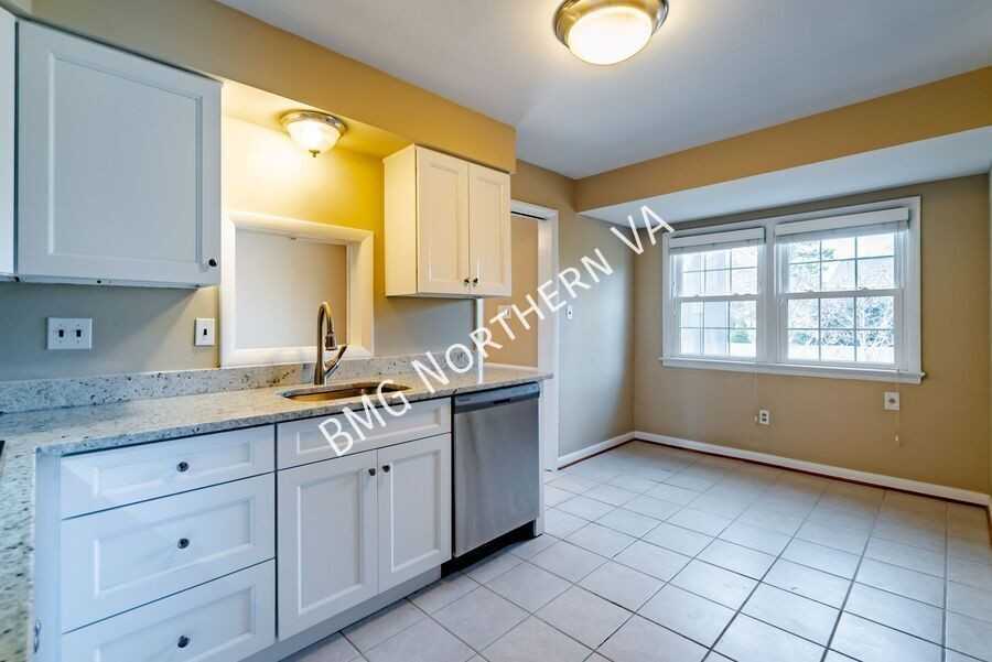 7736 Midday Ln - Photo 7 of 32