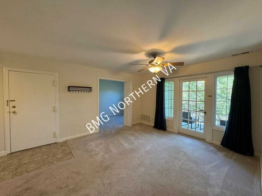 5819 Rexford Dr Unit E - Photo 2 of 15