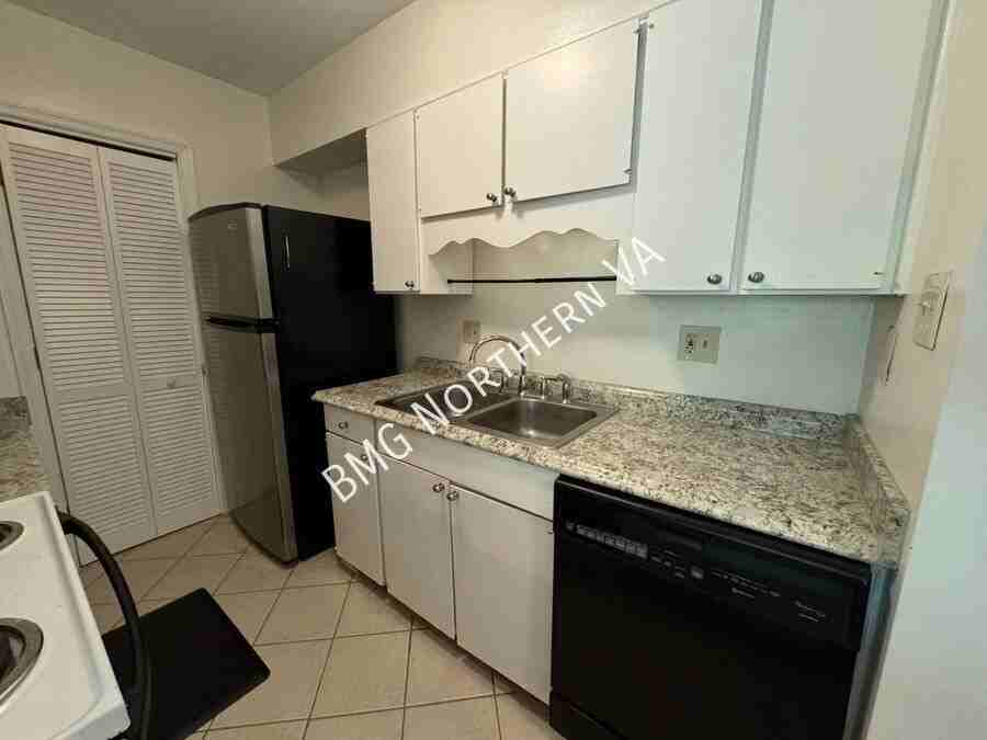 5819 Rexford Dr Unit E - Photo 5 of 15
