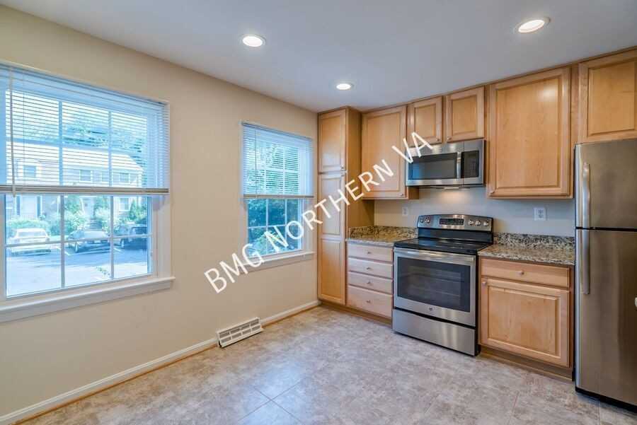 9103 Vosger Ct - Photo 5 of 33