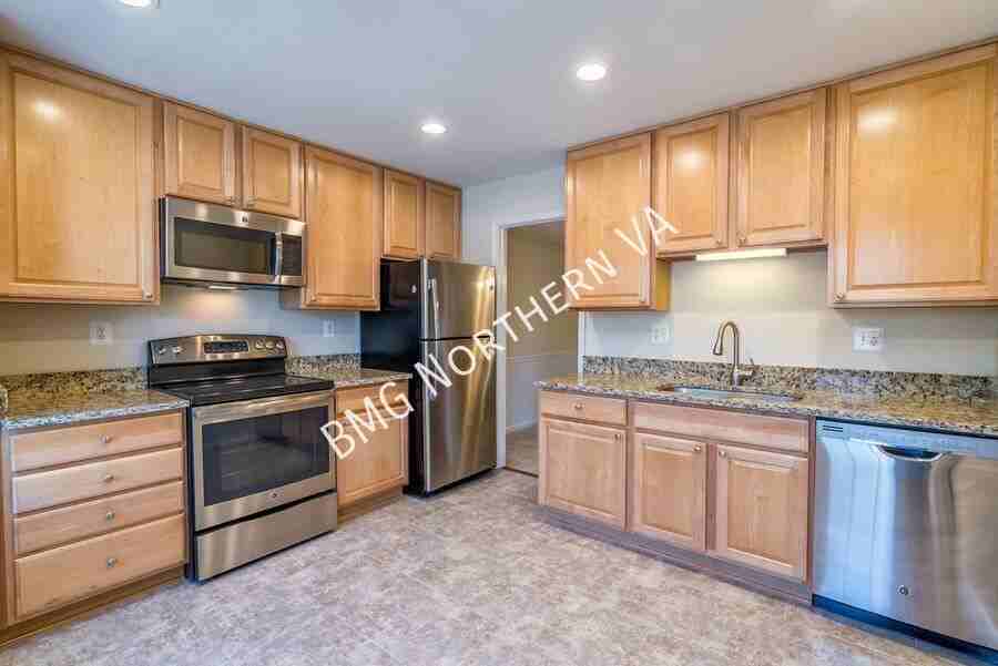 9103 Vosger Ct - Photo 6 of 33