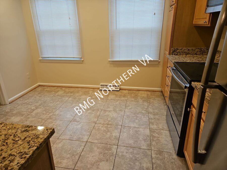 9103 Vosger Ct - Photo 7 of 33