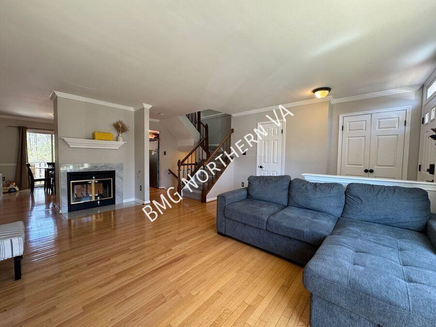 6038 Rockton Ct - Photo 3 of 26