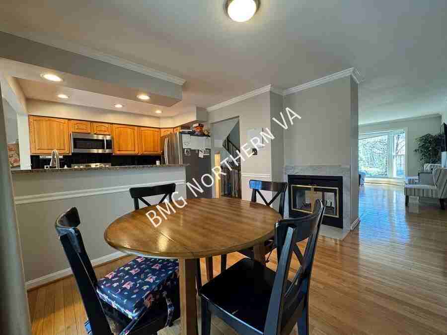 6038 Rockton Ct - Photo 4 of 26